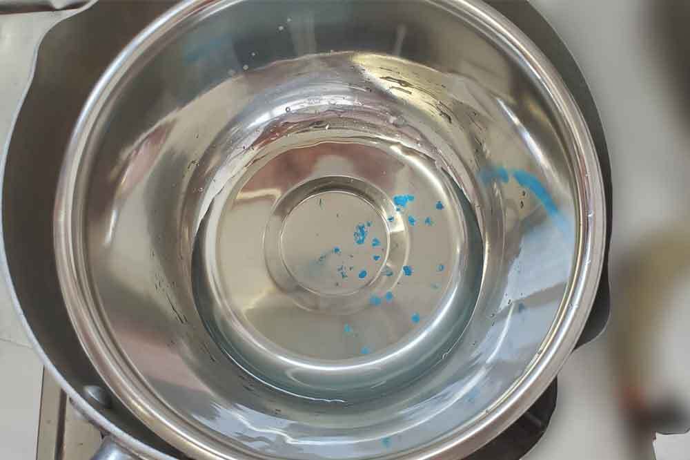 ろうの中に溶けたクレヨン