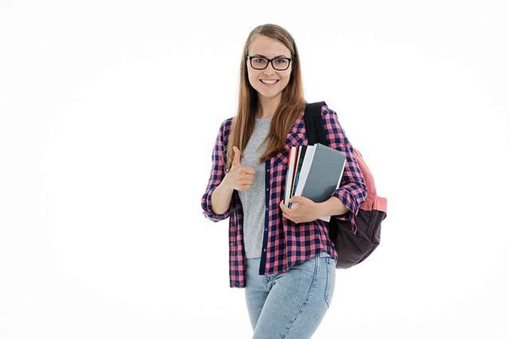 勉強する女性