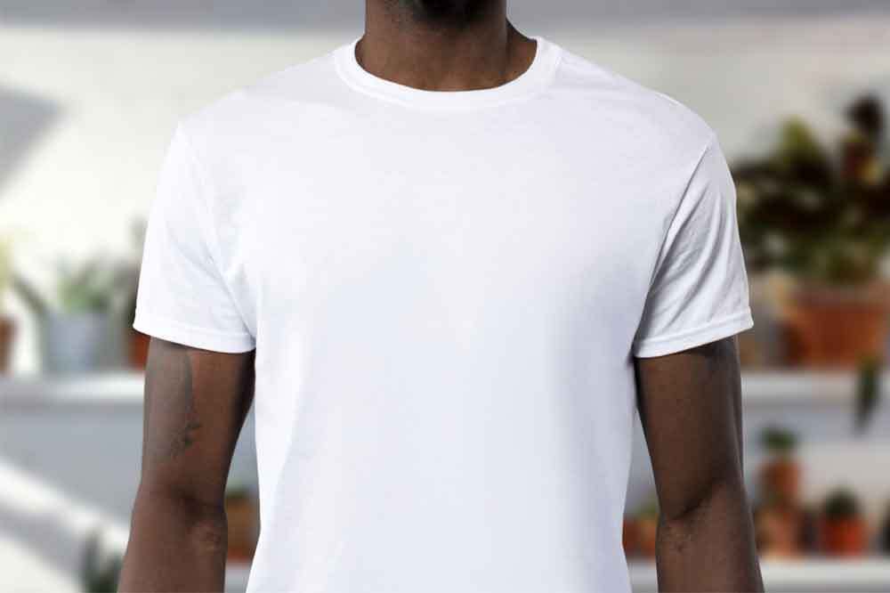 Tシャツの男性