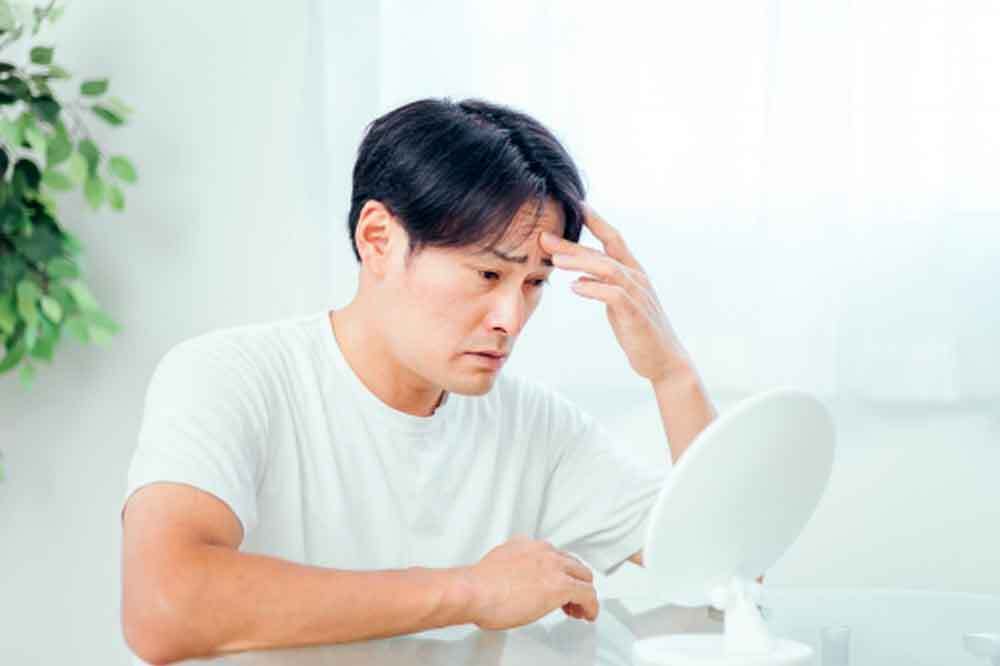 シワが気になり出した男性