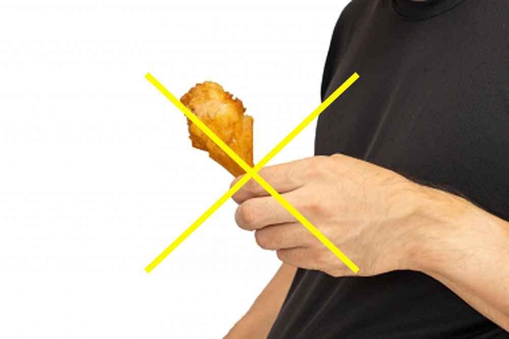 脂質の多い食べ物を好む男性