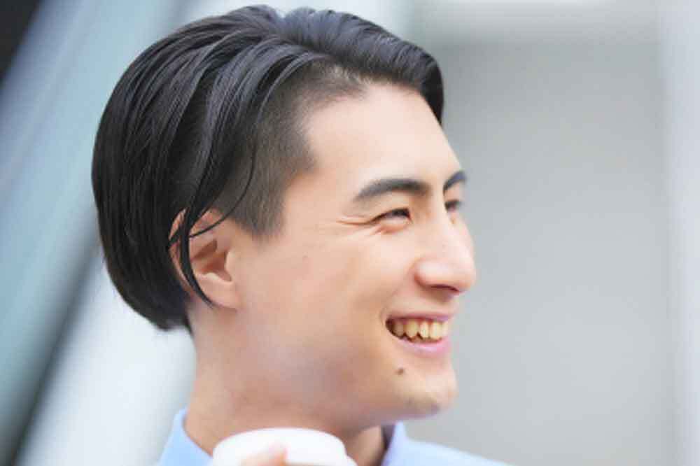 色白の男性