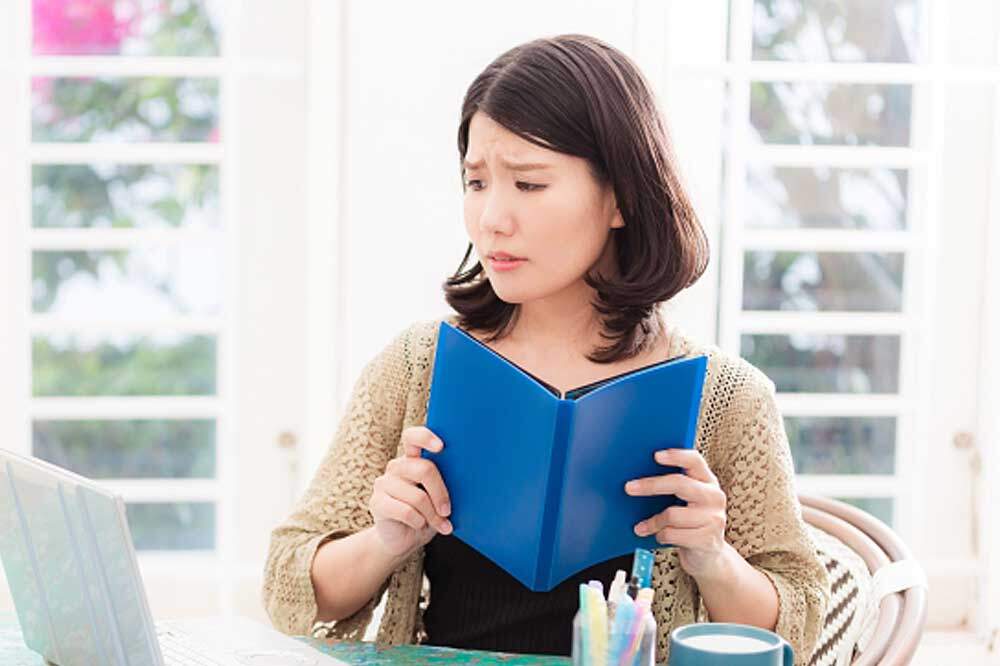 手技を忘れて困る女性